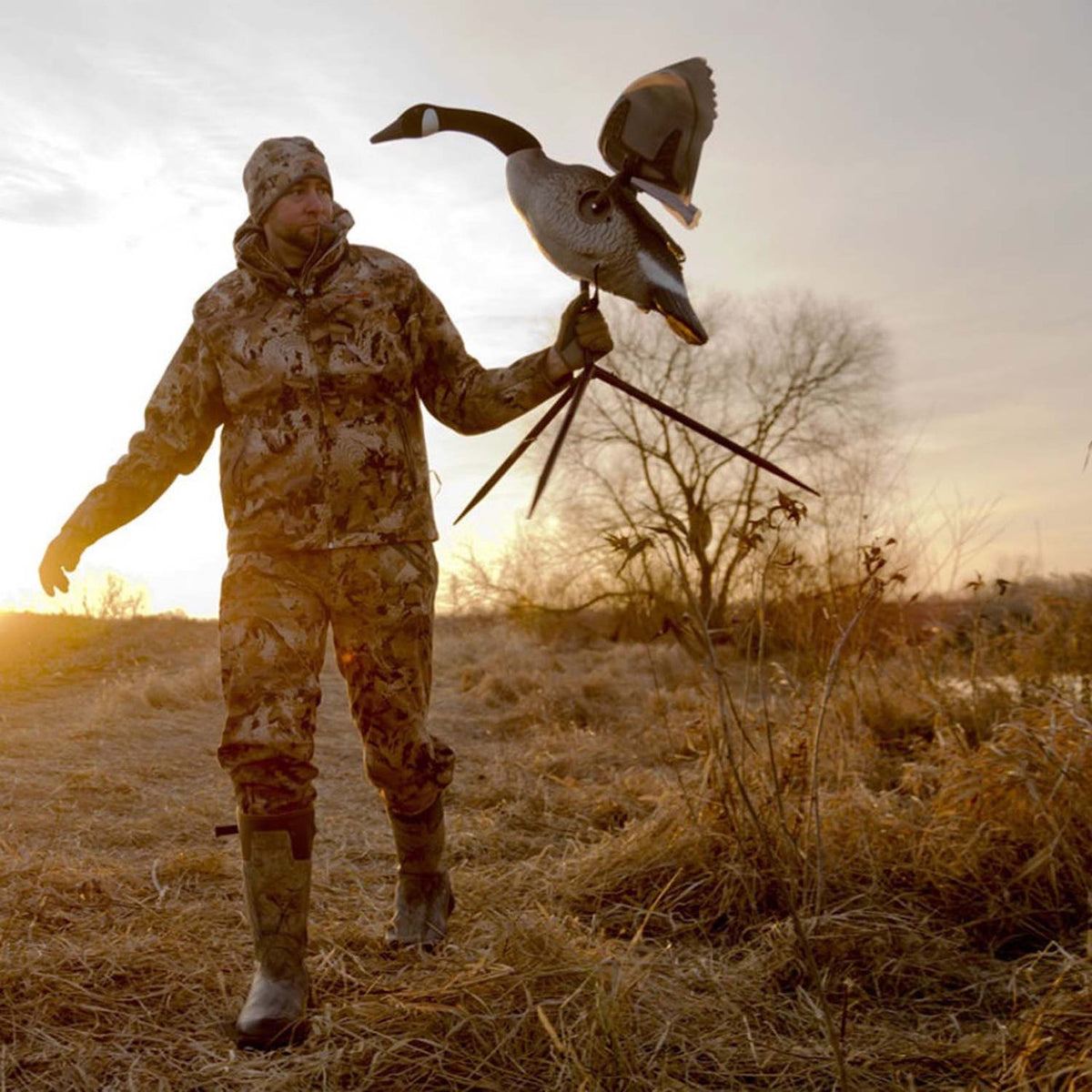 Lucky Duck Lucky Flapper Canada Goose Decoy with Remote with Model Image