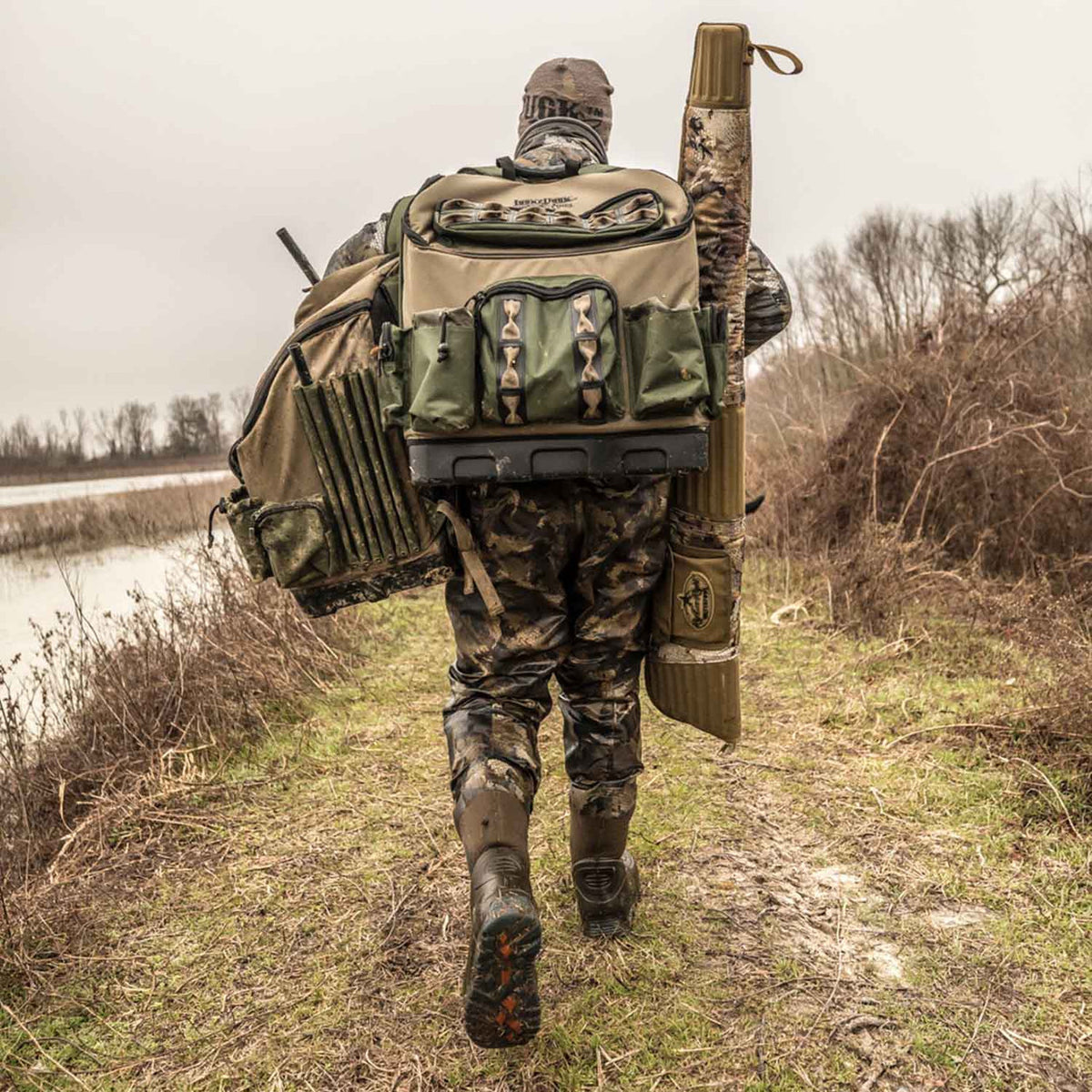 Lucky Duck 4 Slot Motion Decoy Backpack Field Image