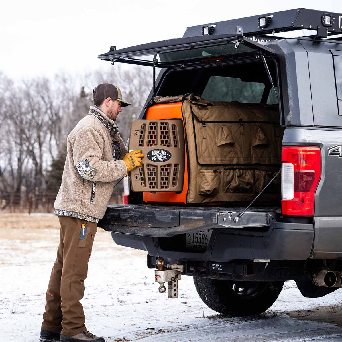Lucky Duck Lucky Kennel, Large/Upland Orange Lifestyle Image