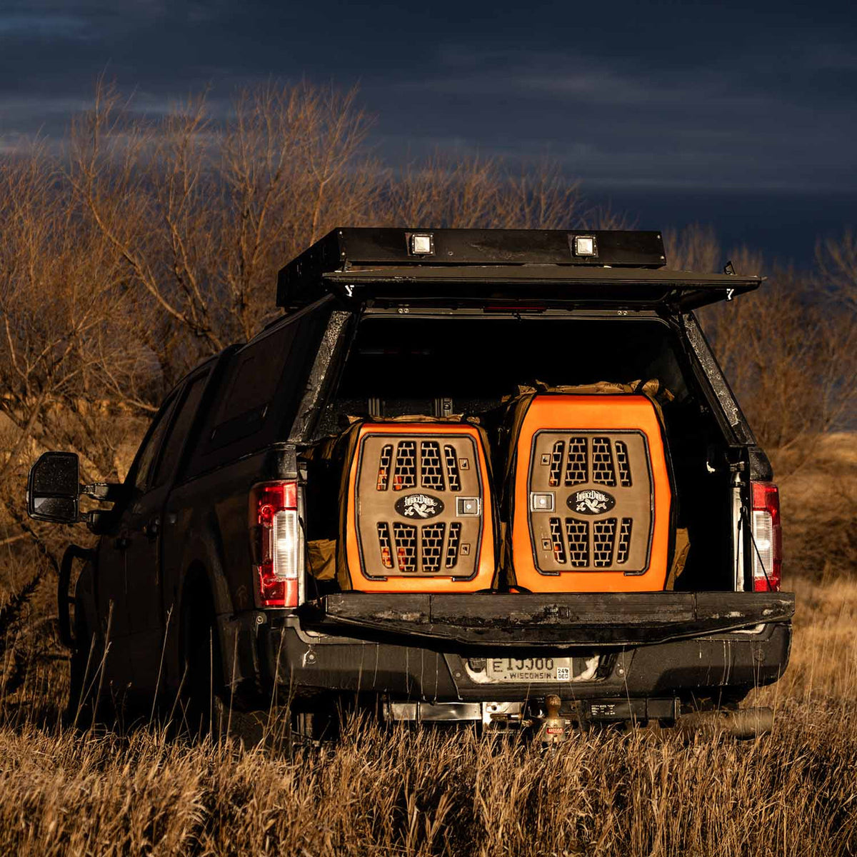 Lucky Duck Lucky Kennel, Large/Upland Orange Lifestyle Image