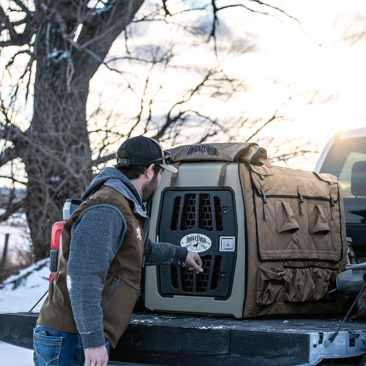 Lucky Duck Lucky Kennel, Large/Prairie Tan Lifestyle Image