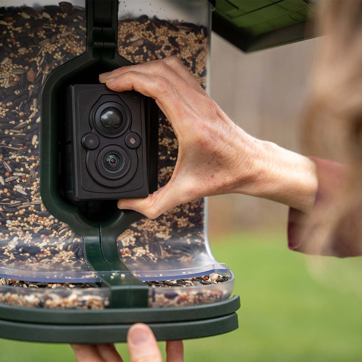 FeatherSnap Scout WiFi Solar-Powered Smart Bird Feeder Camera Removal Image