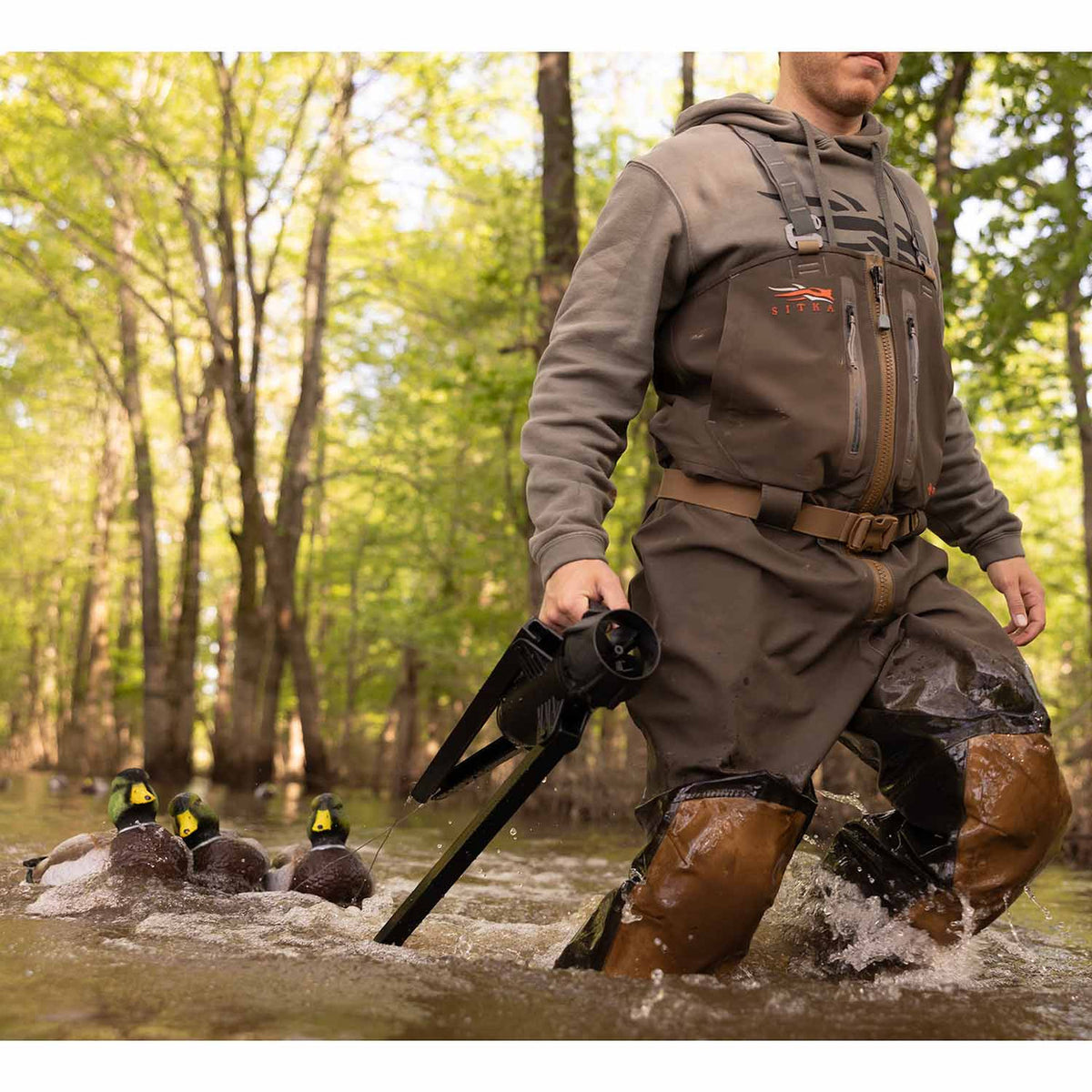 Higdon Outdoors Decoy Motion Machine In-the-Field Image
