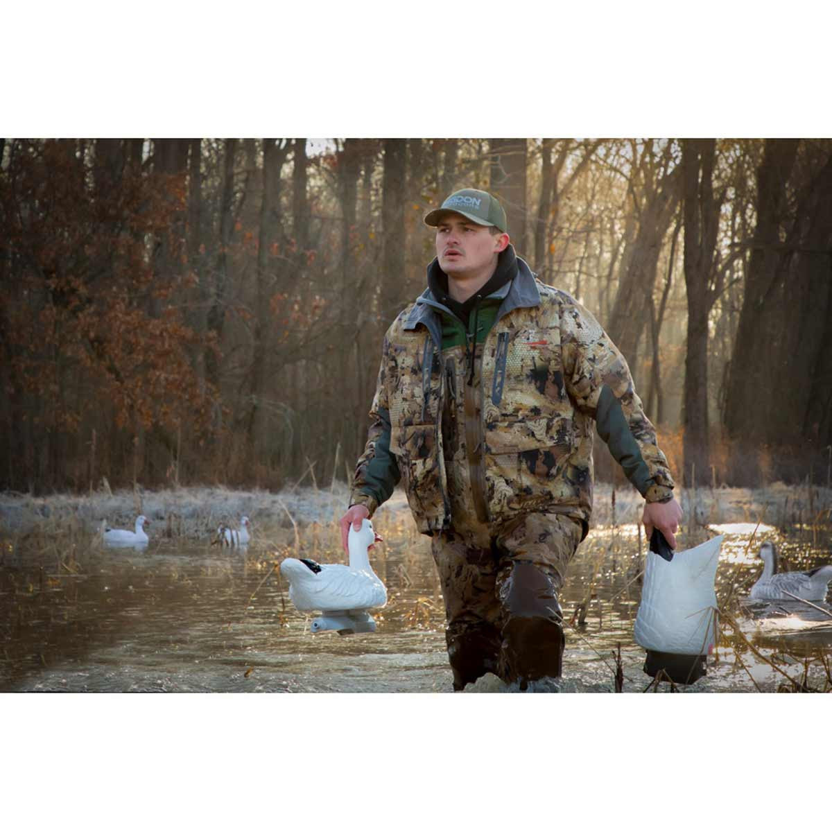 Higdon Outdoors Magnum Snow Goose Foam Filled Butt-Up Decoys Field Image