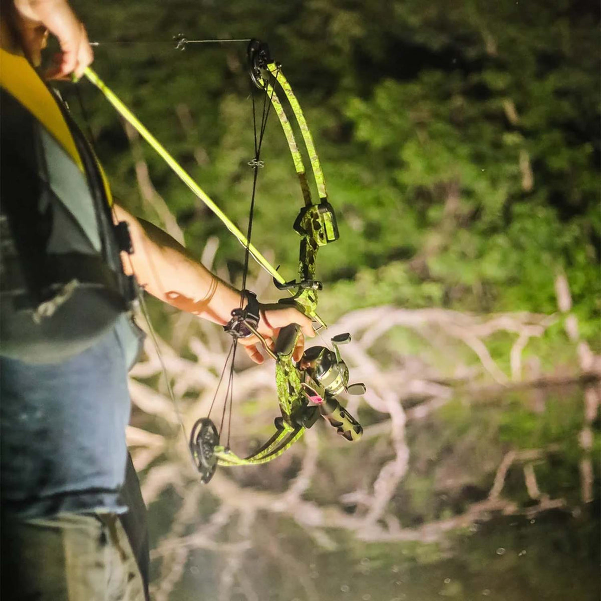 Lifestyle Image of the Muzzy Bowfishing Tournament Reel.