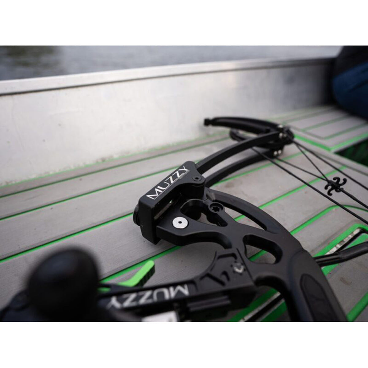Muzzy Deviant Hybrid Lever-Cam Right-Hand Bowfishing Bow Lifestyle Image
