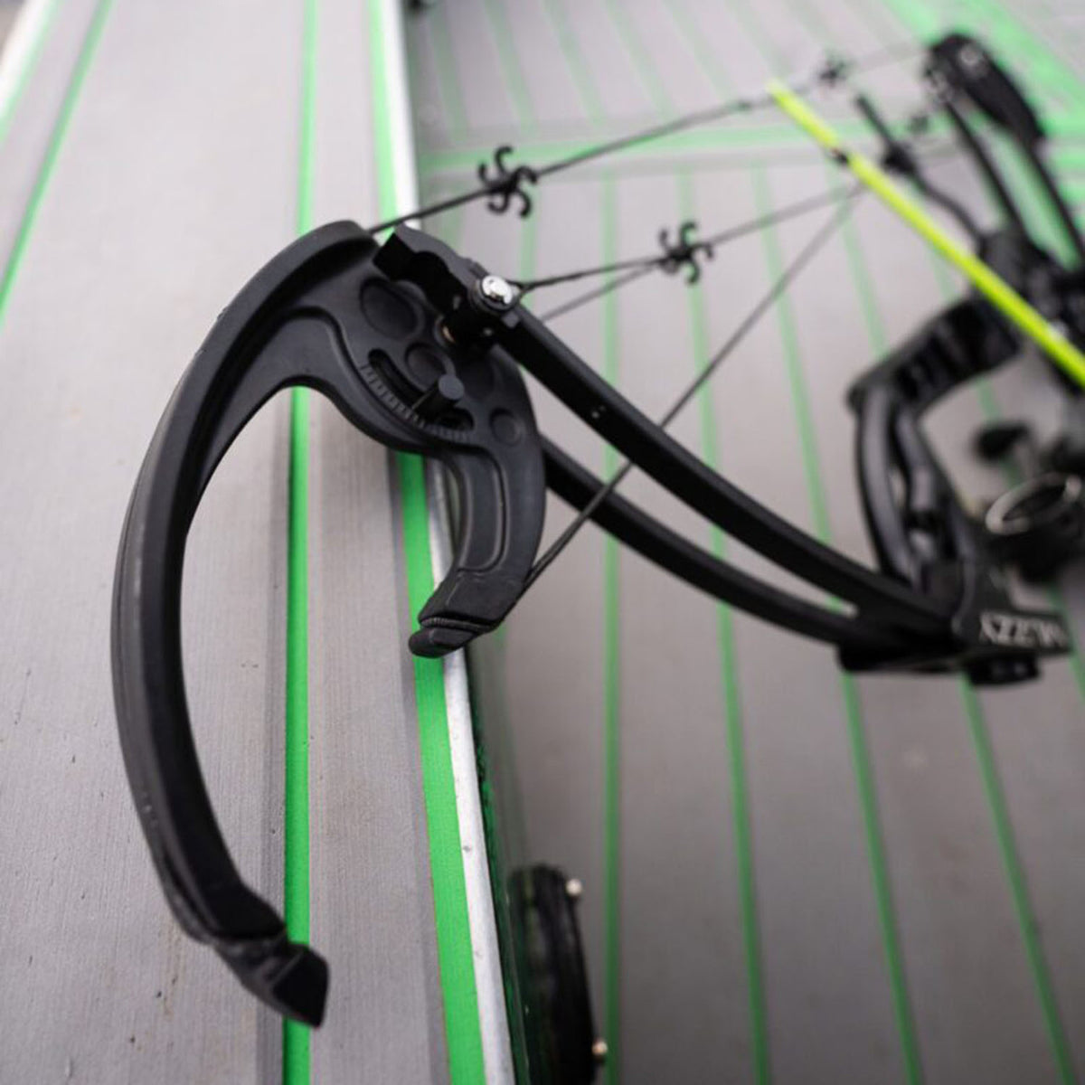 Muzzy Deviant Hybrid Lever-Cam Right-Hand Bowfishing Bow LIfestyle Image
