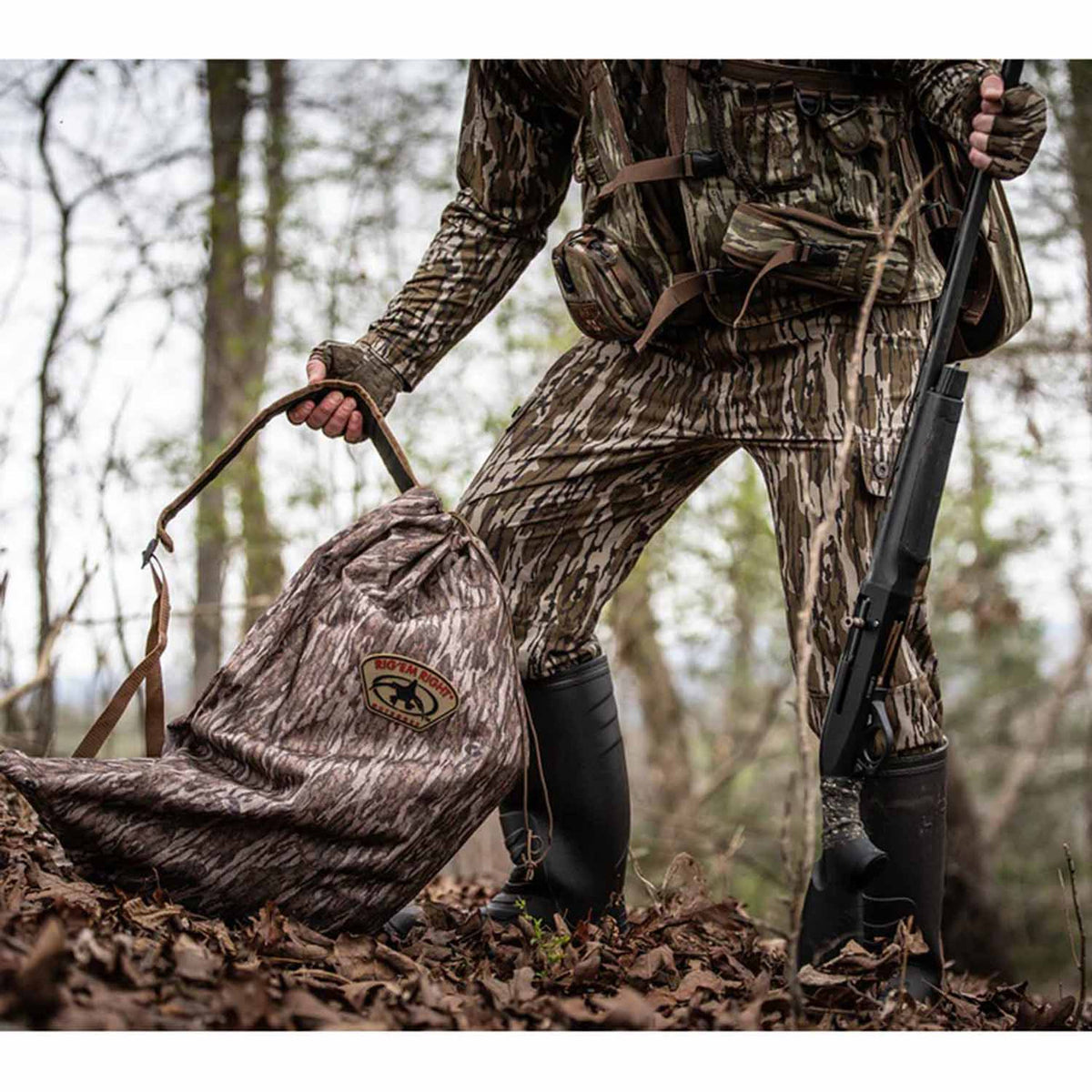 Rig'Em Right Turkey Decoy Bags Field Image in Mossy Oak Bottomland