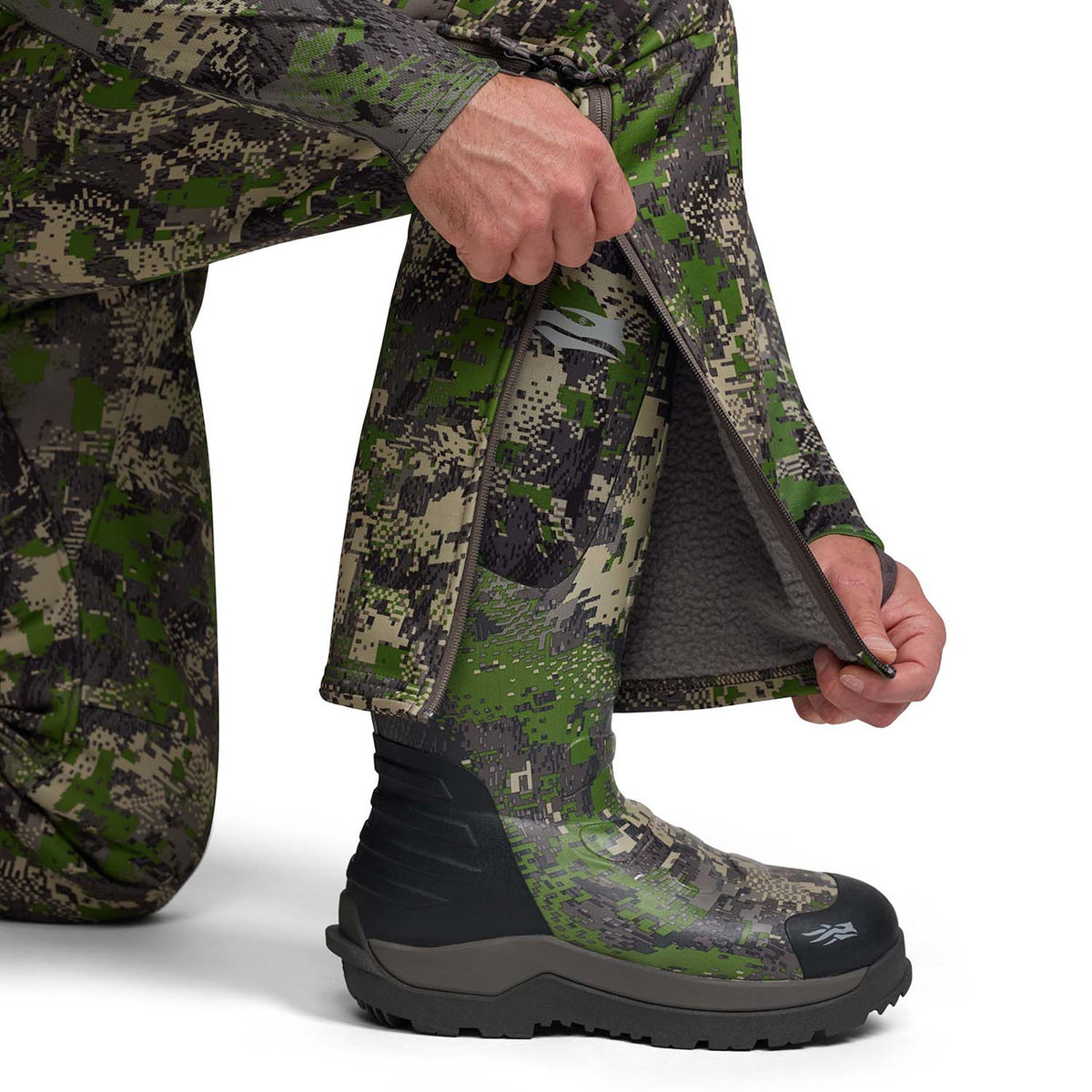 Bottom Leg Zipper Image on the Sitka Traverse Bib.