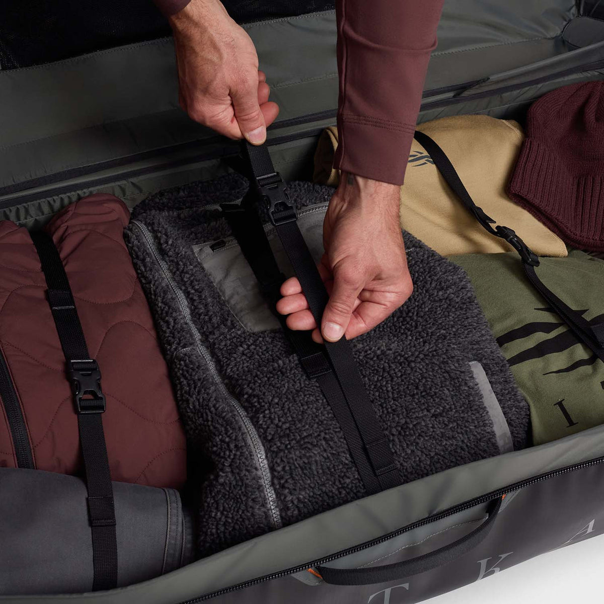 Inside Strap Image of the Sitka Drifter Roller 140L Travel Bag