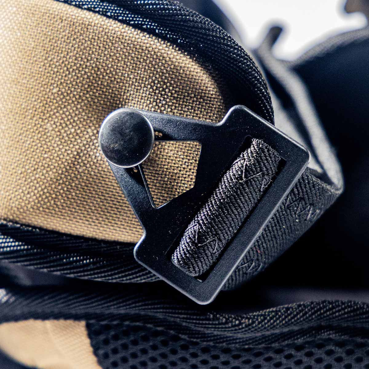 Trophyline Deluxe Knee Pads Buckle Image