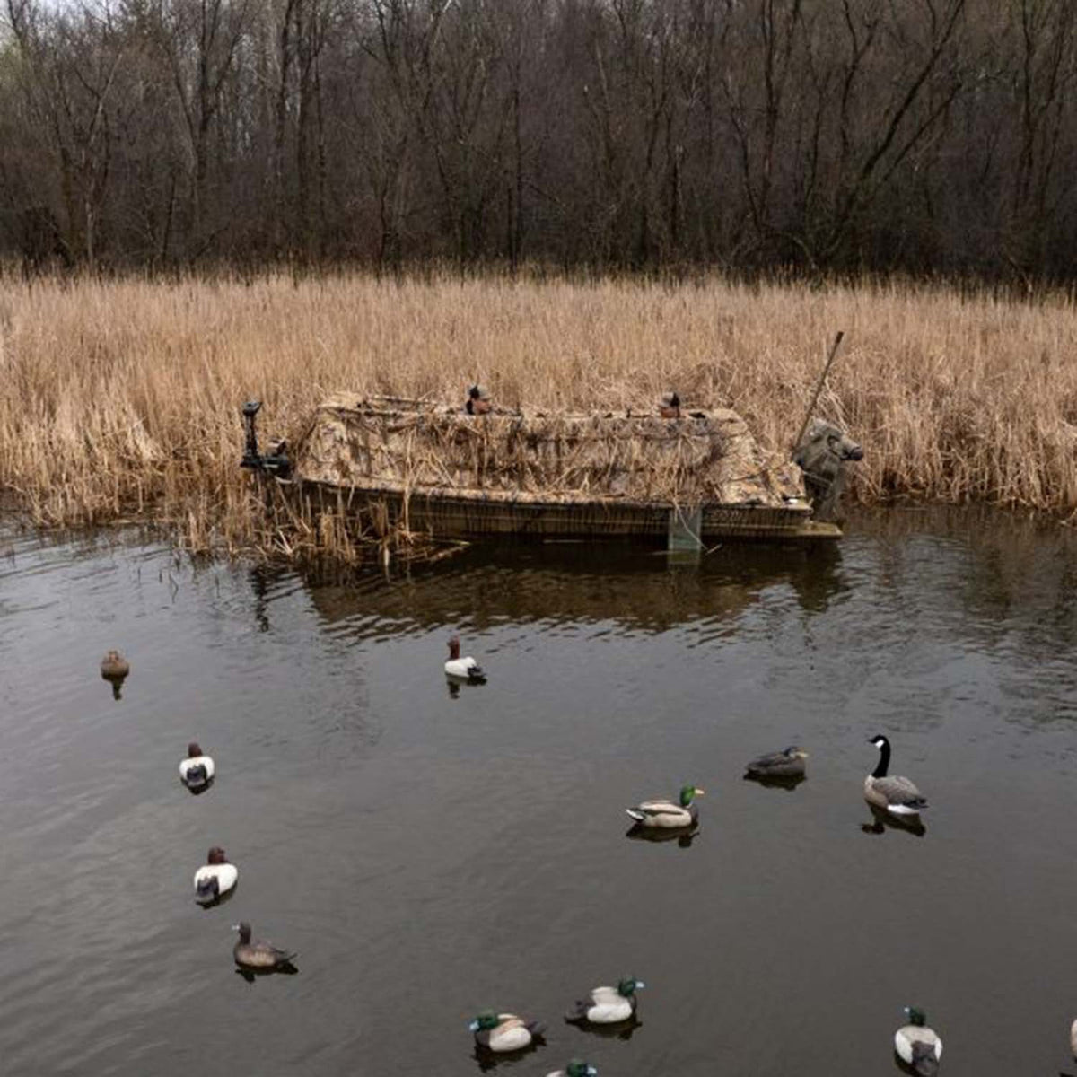 Beavertail 1700 Series Boat Blind Lifestyle Image in Karma Wetland