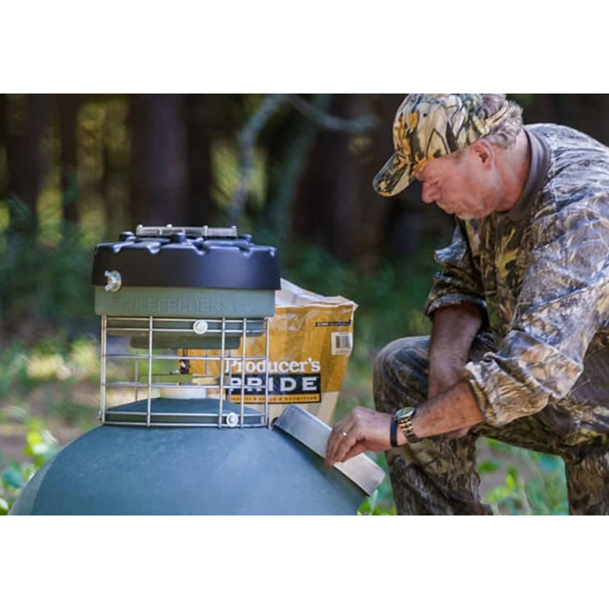Lifestyle Image of the Capsule Game Feeder Capsule