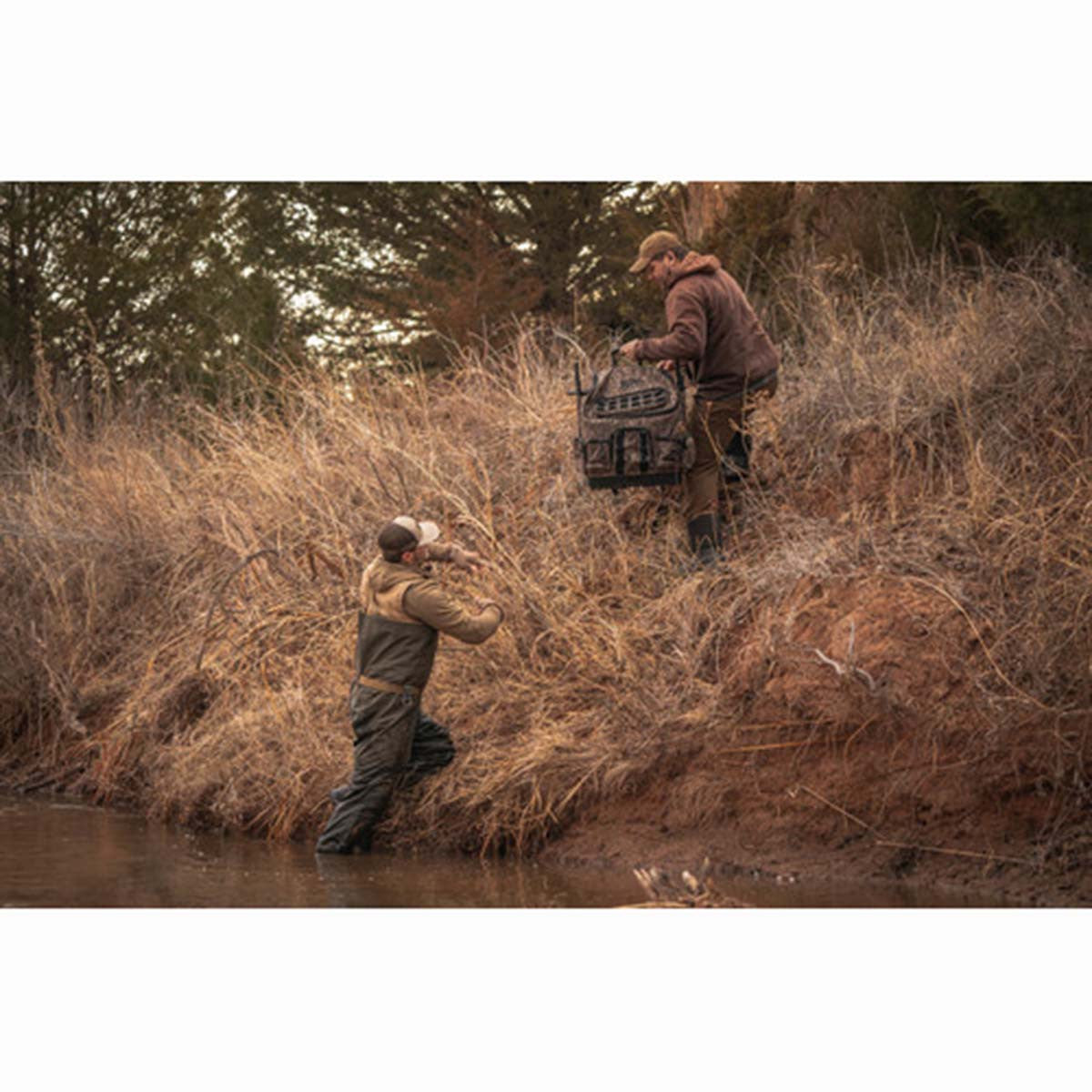 Lucky Duck 4 Slot Motion Decoy Backpack Mossy Oak Bottomland Field Image