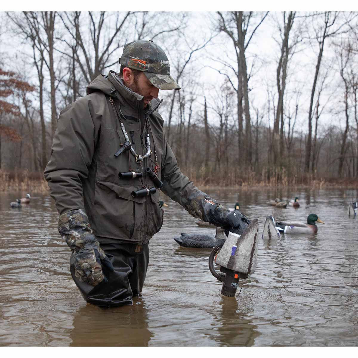 Higdon Outdoors Pulsator PRO Mallard Drake Motion Decoy Water Placement Image