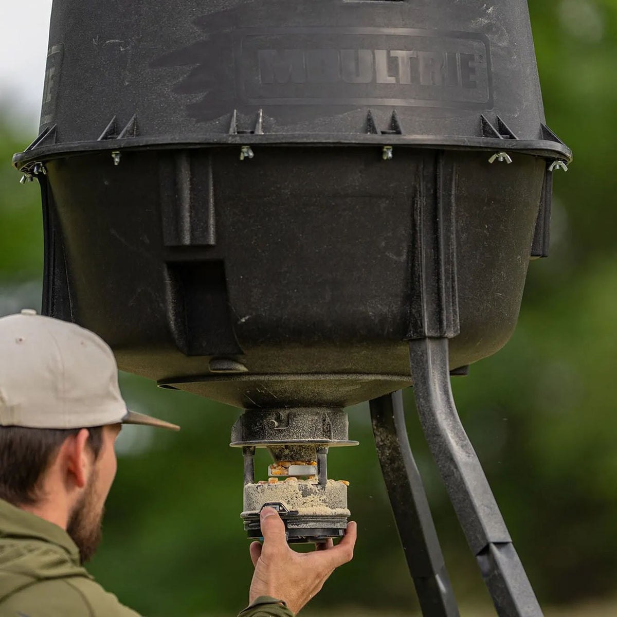 Moultrie 200 lb. Standard Deer Feeder Loading Image