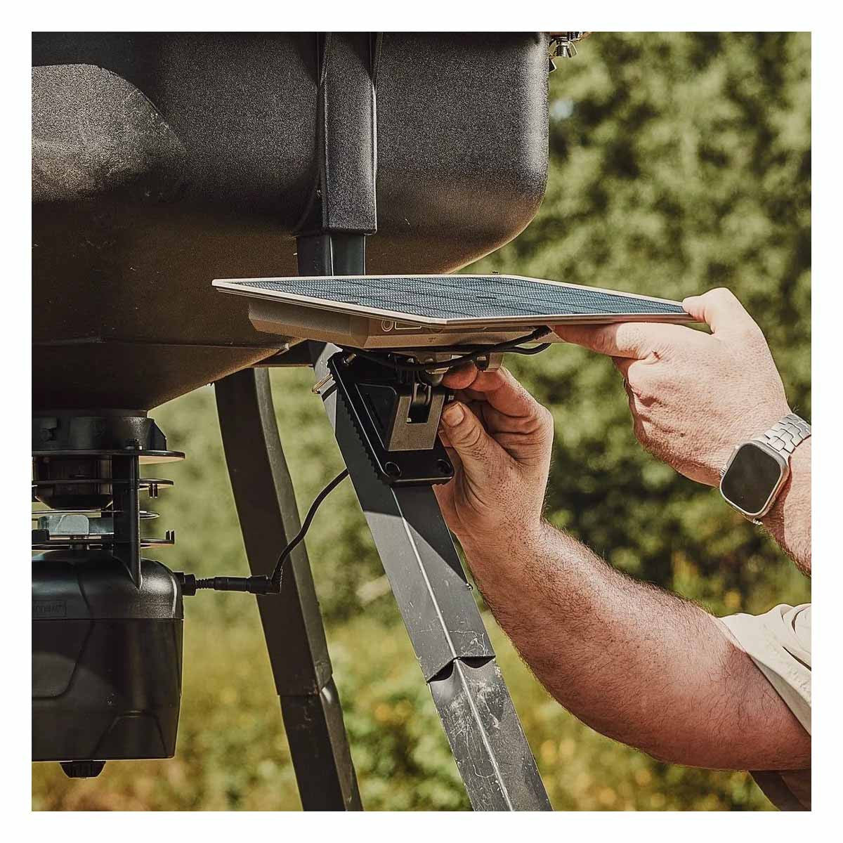 Moultrie Mobile 10 Watt Universal Solar Power Pack How to Adjust Image