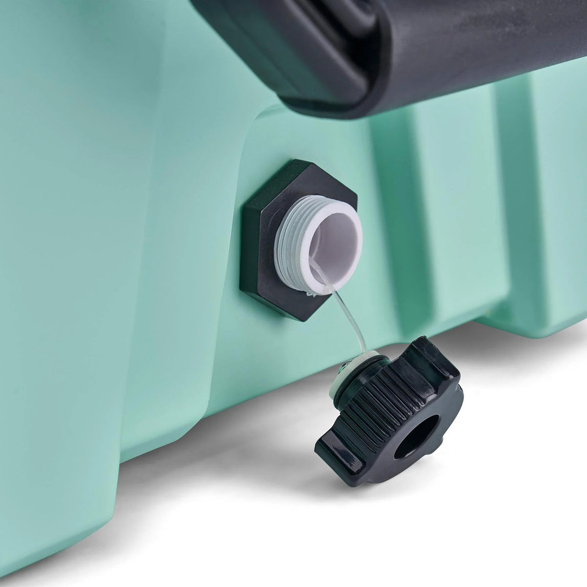 Drain Plug Image of the Plano Frost Hard Cooler.