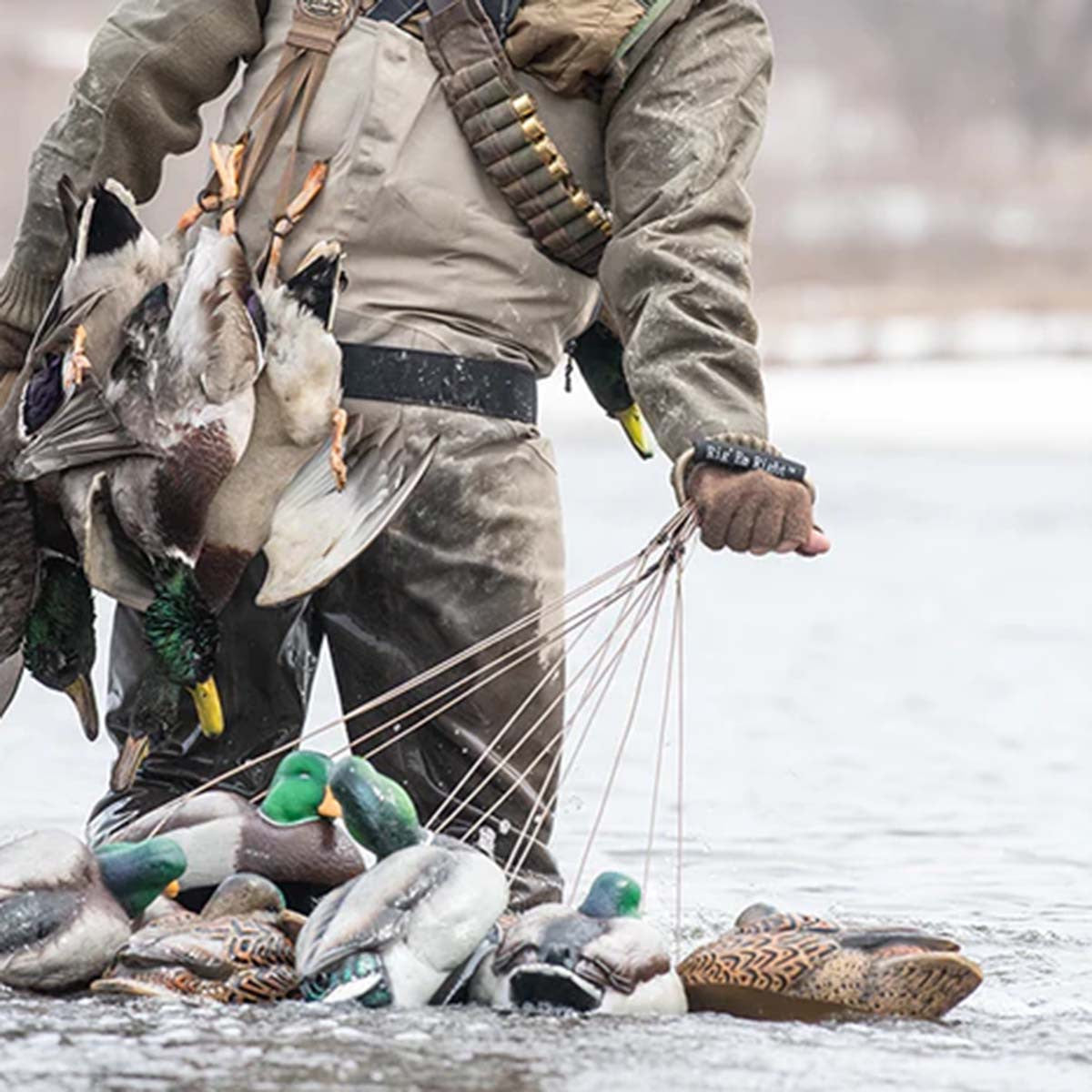 Rig'Em Right 18" 4 oz. Xtreme Coated Cable Decoy Anchors, 12 Pack Lifestyle Image