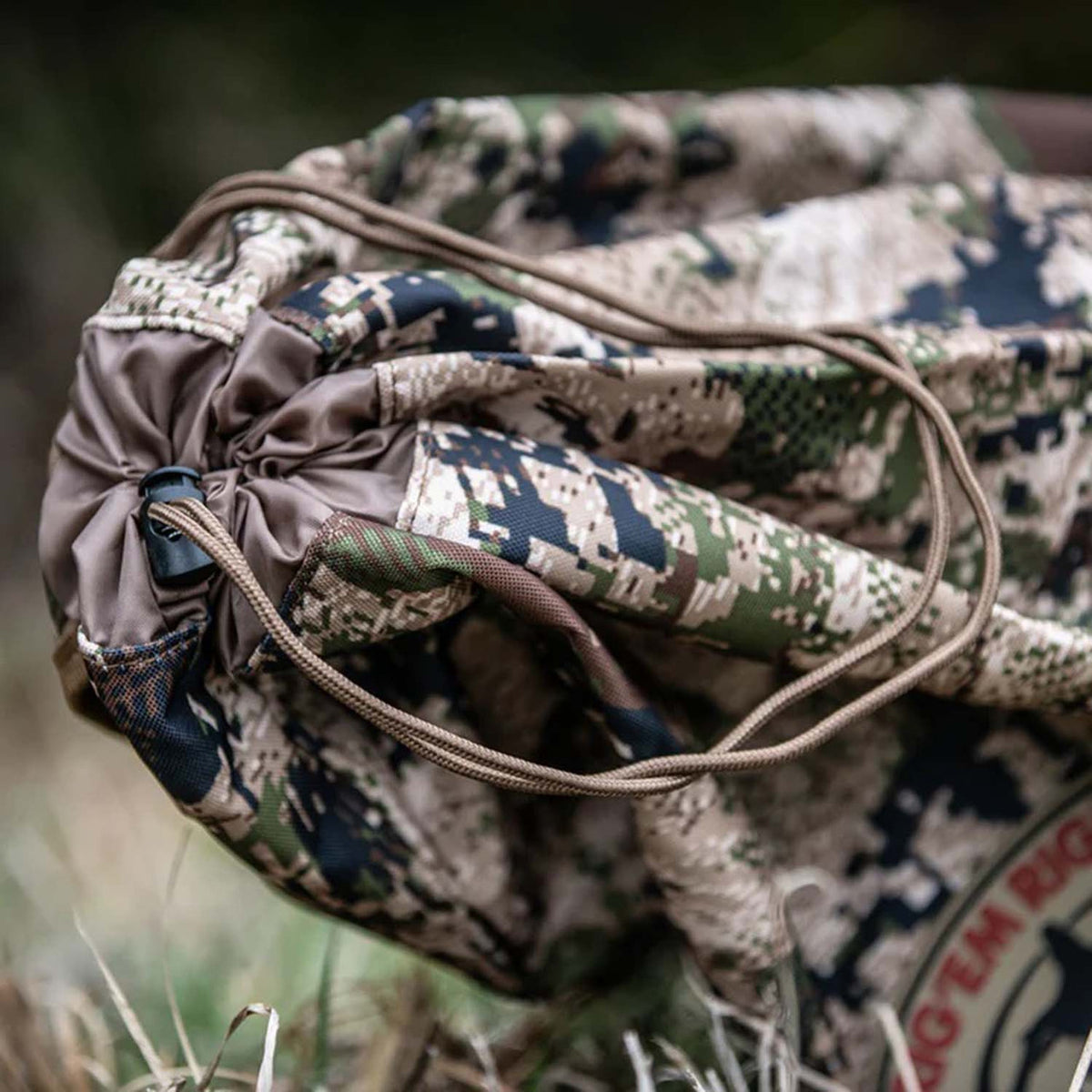 Rig'Em Right Turkey Decoy Bags Cinch Cord Image in Optifade Subalpine