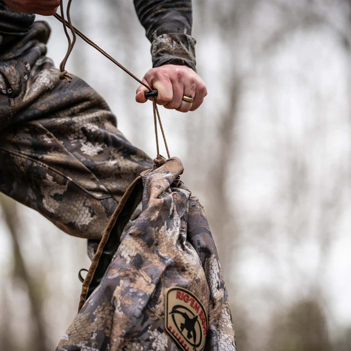 Rig'Em Right Turkey Decoy Bags Cinch Image in Optifade Timber
