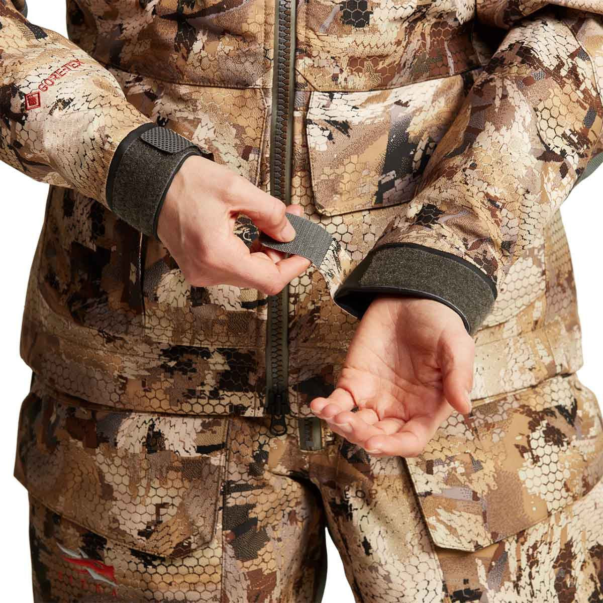 Sitka Women's Hudson Jacket Velcro Wrists Image in Optifade Waterfowl Marsh