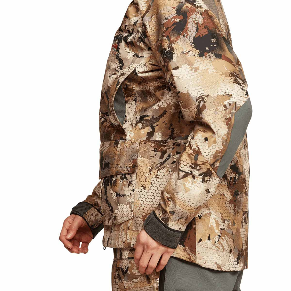 Sitka Women's Hudson Jacket Side Model Image in Optifade Waterfowl Marsh