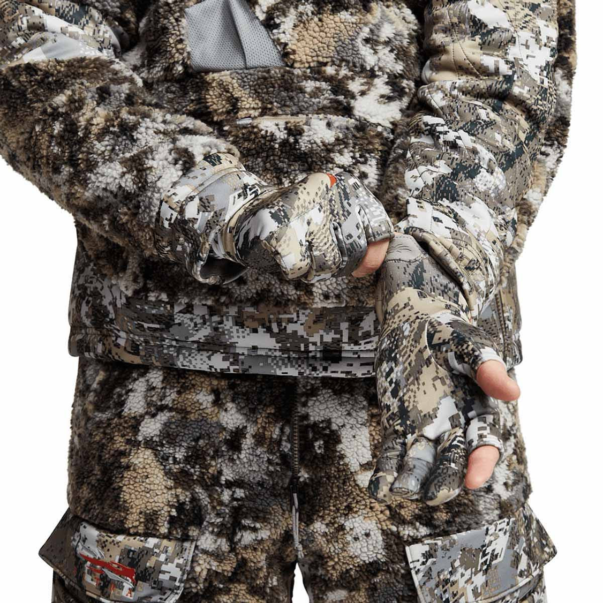 Sitka Fanatic Glove Model Image in Elevated II